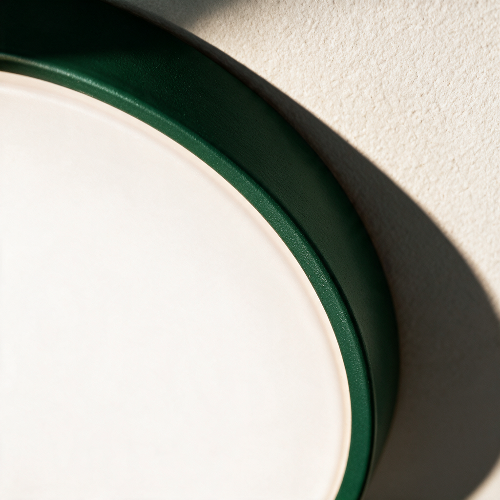 Close-up of the coloured rim and the 5cm depth